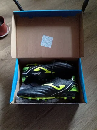 Botas de fútbol Joma Negras y Flúor (Talla EU41)