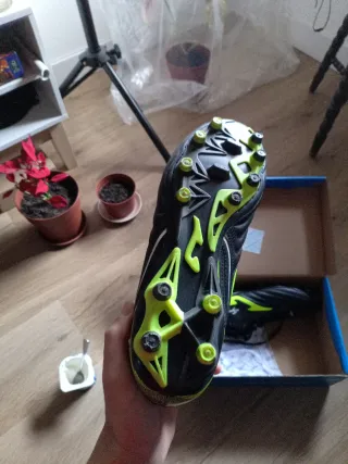 Botas de fútbol Joma Negras y Flúor (Talla EU41)