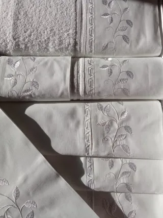 Juego Sábanas 135 + Juego Toallas bordadas calidad