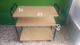 Mesa auxiliar con ruedas