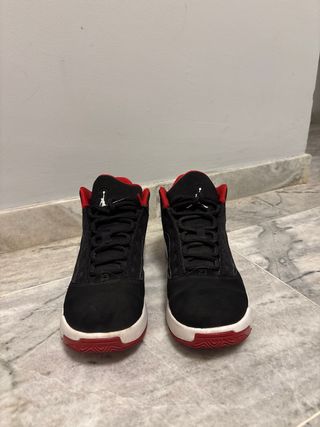 Botines Jordan Negros y Rojos