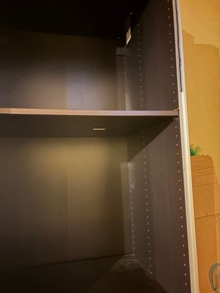 Armario corredero plateado y transparente