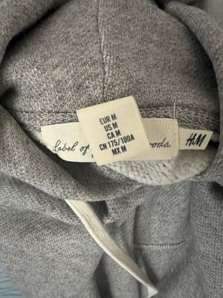 Sudadera gris con cremallera