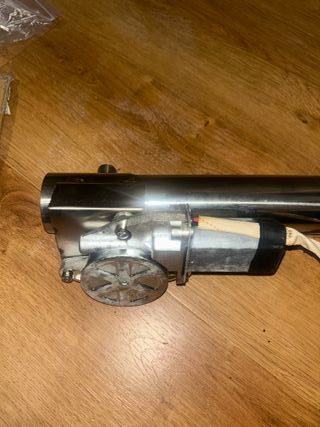 Válvula de escape con mando