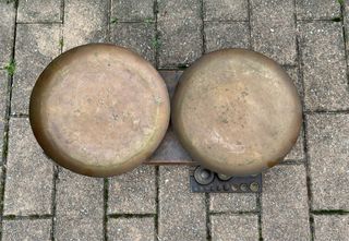 Bilancia antica in legno e ottone