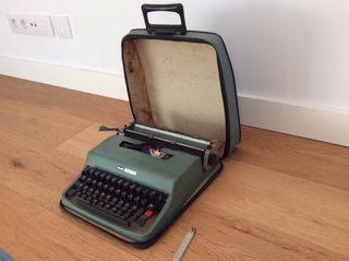 MAQUINA DE ESCRIBIR OLIVETTI LETTERA 32