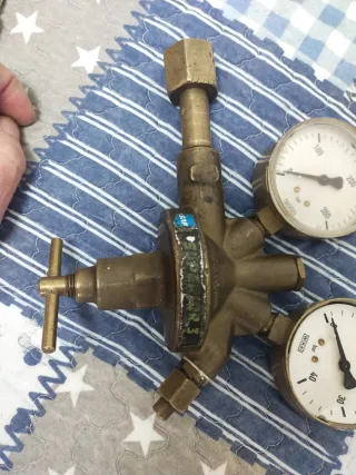 Manorreductor y tubos de gas