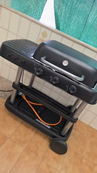 Barbacoa a Gas Negra y Plateada