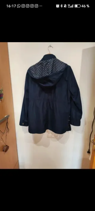 Cazadora azul con forro  de lunares