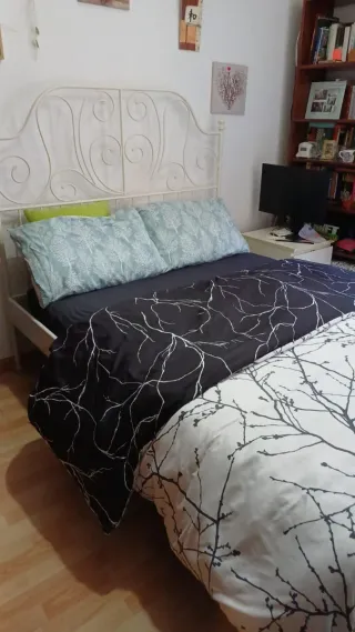 Somier y estructura cama matrimonio Ikea (Leirvik)