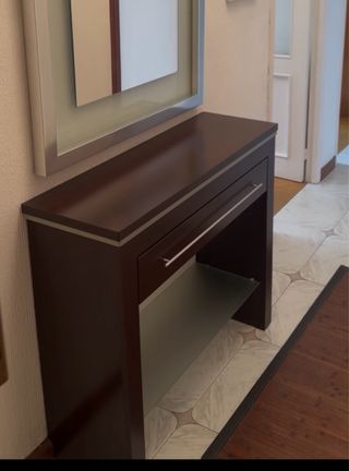 Recibidor marrón oscuro