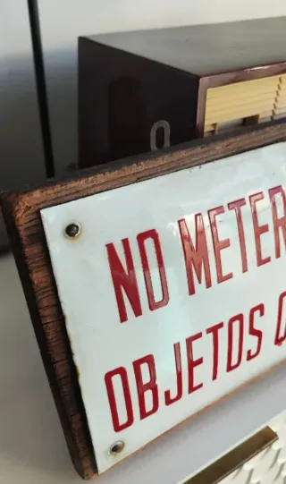 Cartel  Metal y madera años 50