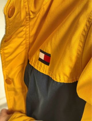 Parka Tommy Hilfiger amarilla y azul Talla S