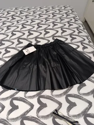 Falda Zara Negra Plisada 11-12 años