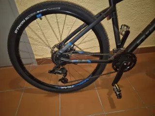 Bicicleta BTWIN Negra y Azul