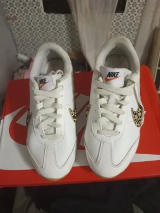 Zapatillas Nike Blancas con Estampado Animal