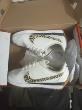 Zapatillas Nike Blancas con Estampado Animal