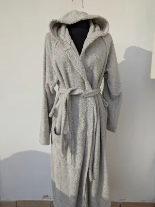 Accappatoio in spugna beige con cappuccio