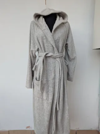 Accappatoio in spugna beige con cappuccio