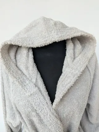Accappatoio in spugna beige con cappuccio