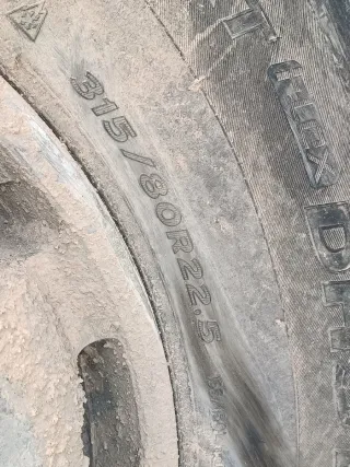 Ruedas de camión con llantas de aluminio