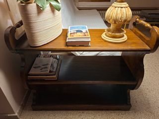 Mesita antigua de madera