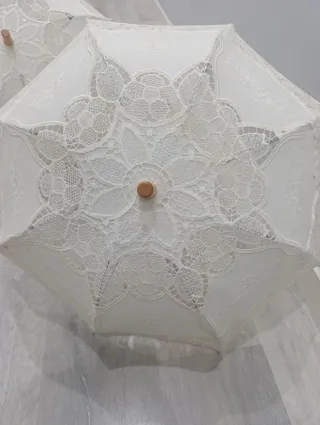 Sombrilla de encaje blanco