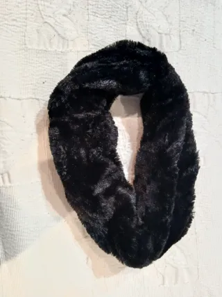 Bufanda cuello suave negra