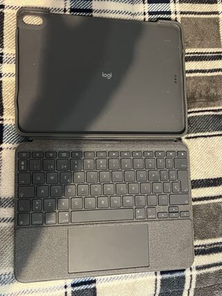 iPad Air 4 + Teclado Logitech