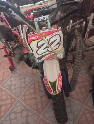 Moto de Cross circuito