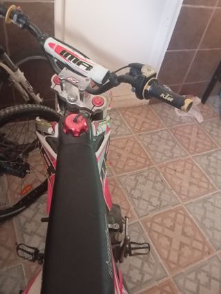 Moto de Cross circuito