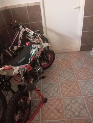 Moto de Cross circuito