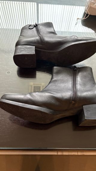 Botines camperos negros con cremallera T40