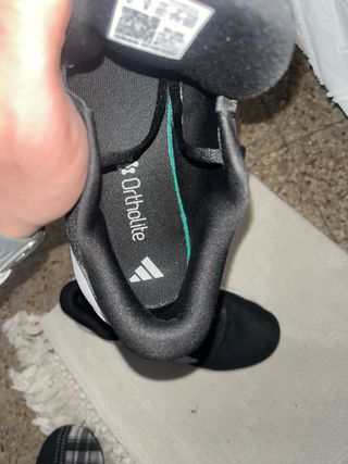 Zapatillas Adidas Negras y Blancas