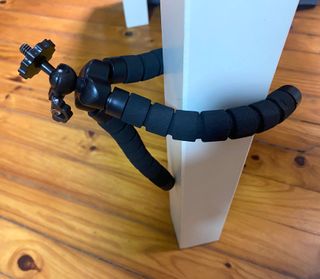 Mini trípode flexible con rótula