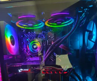 PC Gaming MSI con RGB