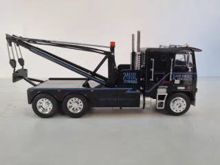 Camión Grúa Freightliner FLA escala 1:43