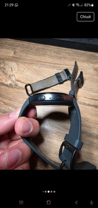 Smartwatch Nero e Grigio