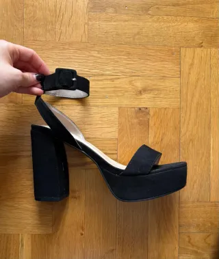 Sandalias de tacón negras