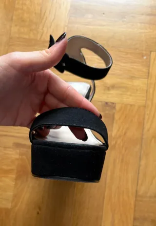 Sandalias de tacón negras