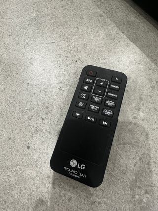 Barra de Sonido LG Negra + Subwoofer