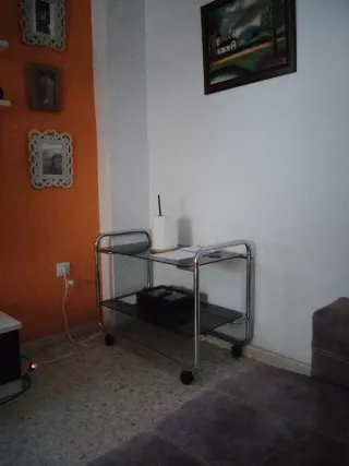 Mesa auxiliar cristal 2 niveles con ruedas