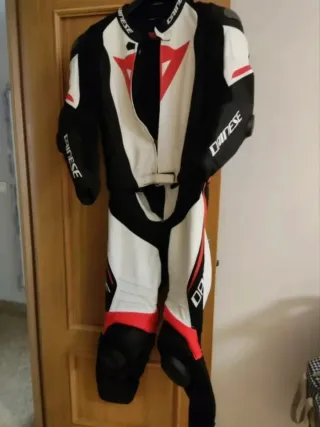 Mono Dainese Laguna Seca 4 Talla 50