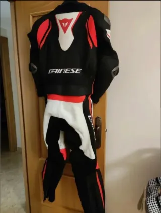 Mono Dainese Laguna Seca 4 Talla 50