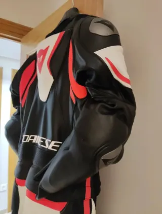 Mono Dainese Laguna Seca 4 Talla 50