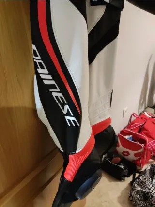 Mono Dainese Laguna Seca 4 Talla 50