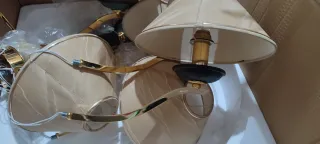 Lámpara de techo beige y dorada