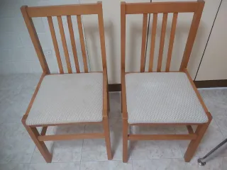 Mesa extensible cristal y sillas madera