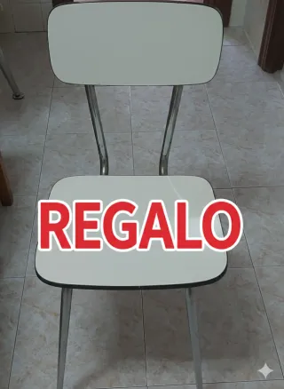 Mesa extensible cristal y sillas madera