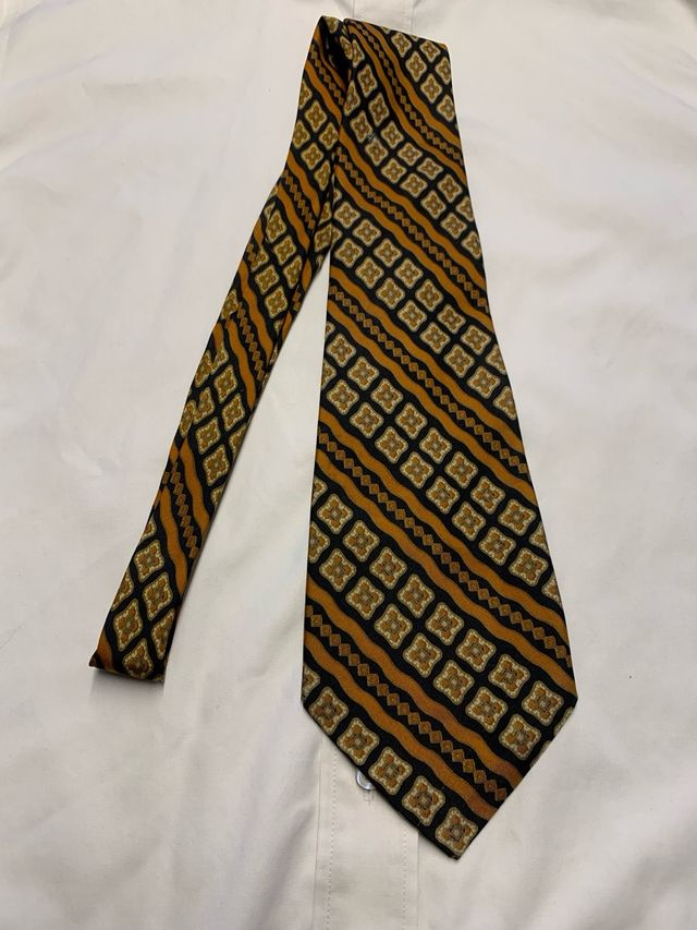 Corbata Schiapparelli con estampado geométrico